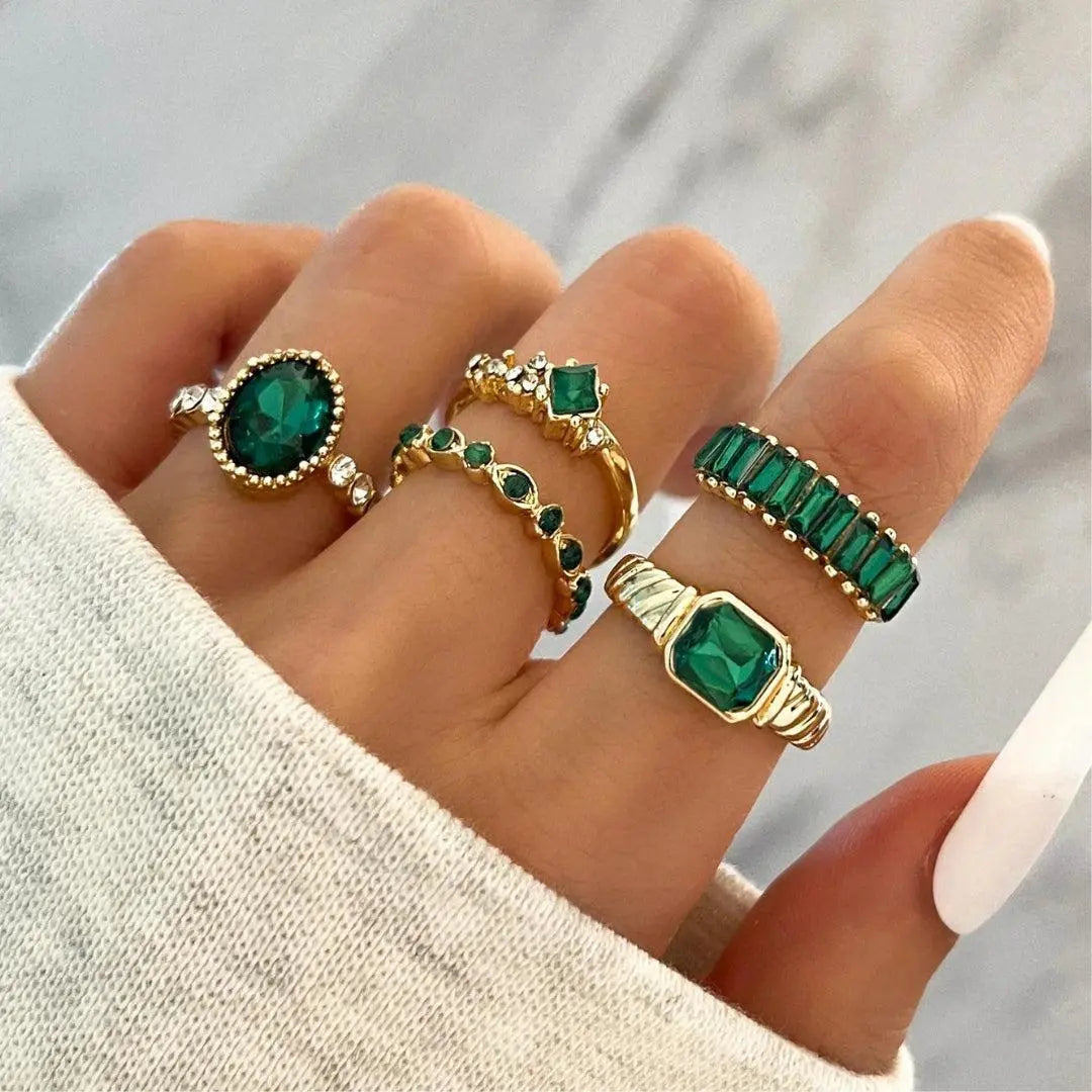 Elegant rings with green zirconia in gold