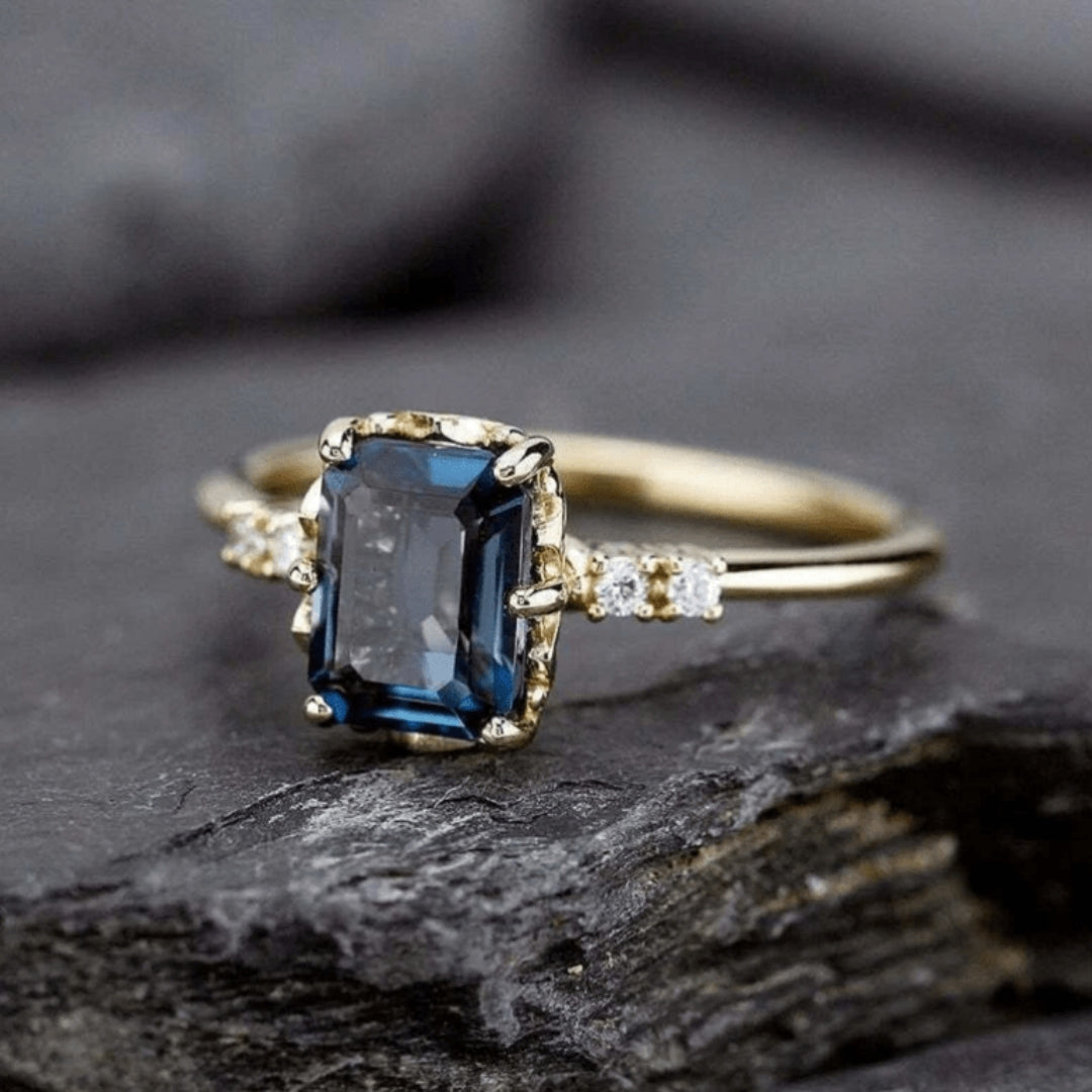Elegant Blue Crystal Gold Ring