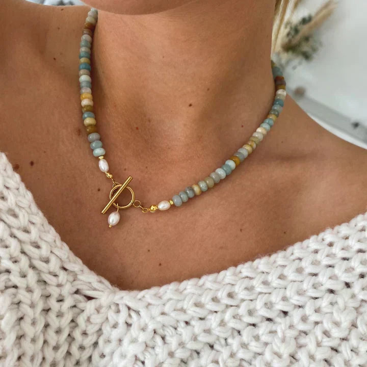 Elegant Golden Necklace with Stones
