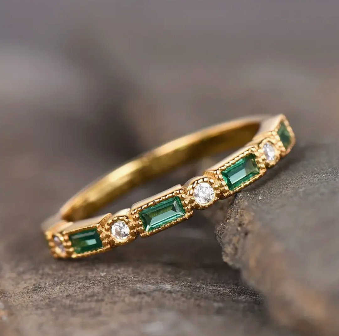 Timeless Inlaid Green Zirconia Gold Ring
