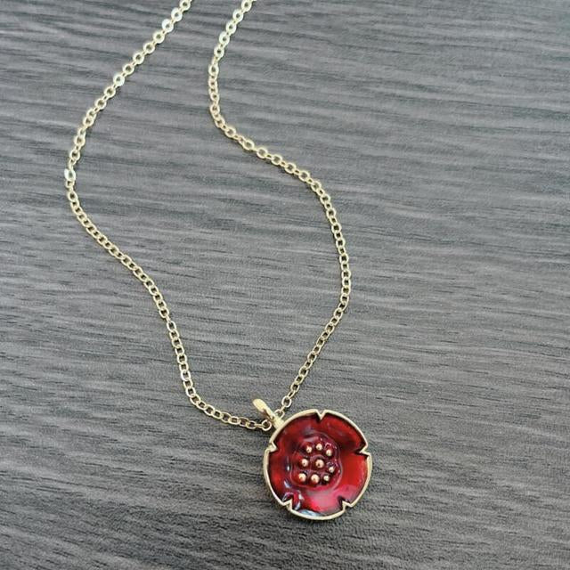 Red Elegant Necklace in Gold
