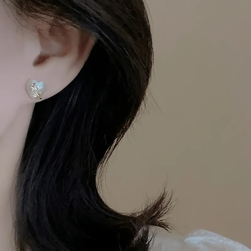 Sleek Style Heart-Shaped Rose Earrings