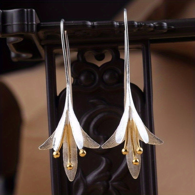 Elegant Flowers Dangle Earrings