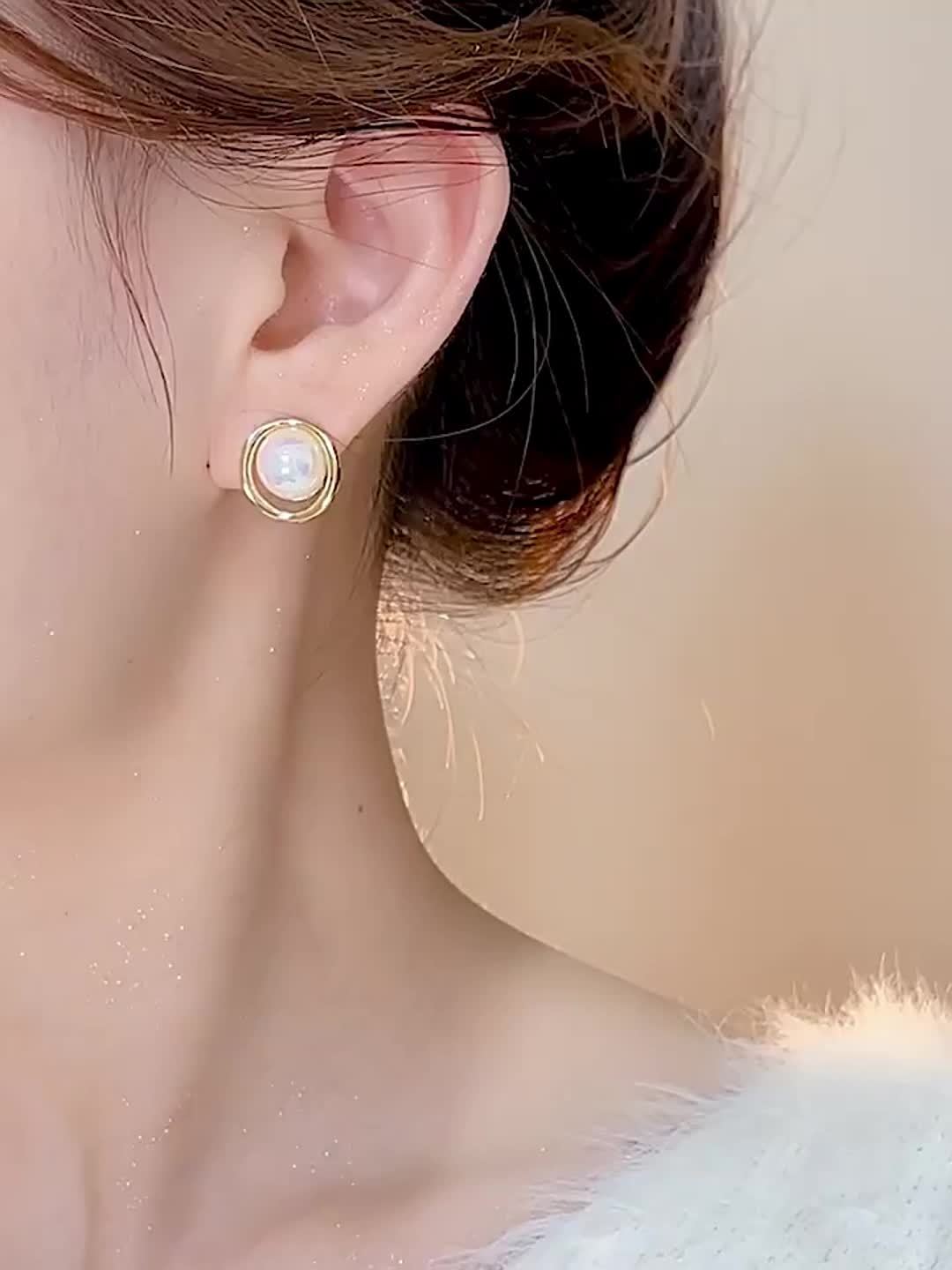 Trendy High-end Women's Fashion Earrings
