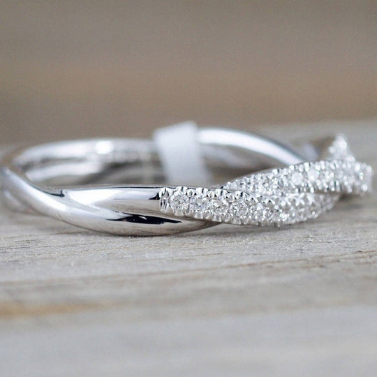 Stylish Zirconia Twisted Band Ring