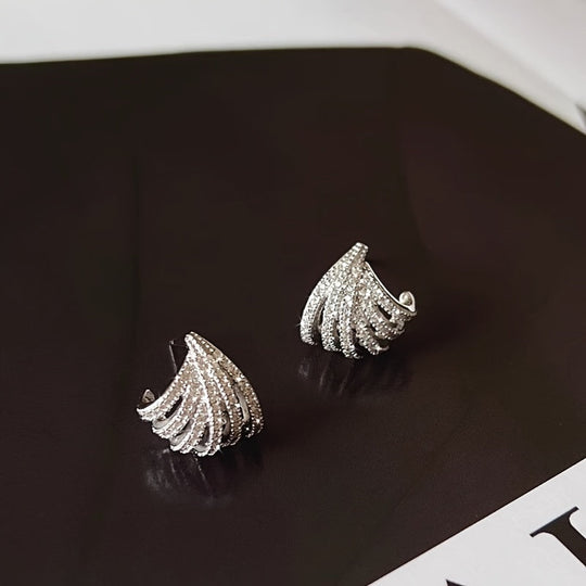 Elegant Claw-Set Zirconia Stud Earrings