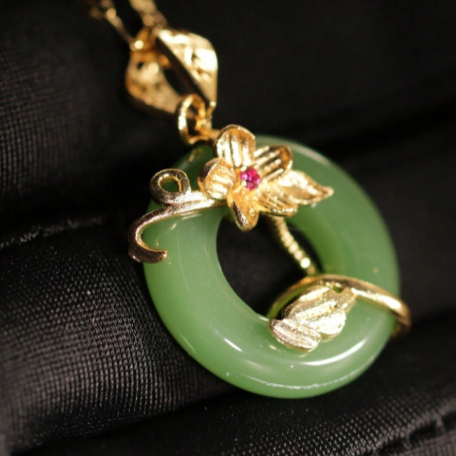 Elegant Minimalist Floral Vine Pendant Necklace