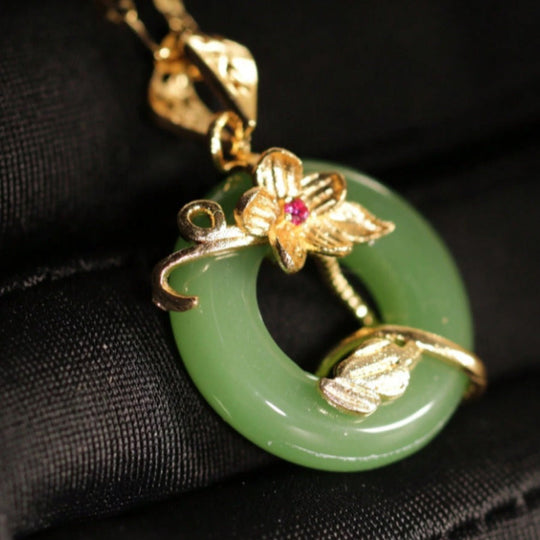 Elegant Minimalist Floral Vine Pendant Necklace