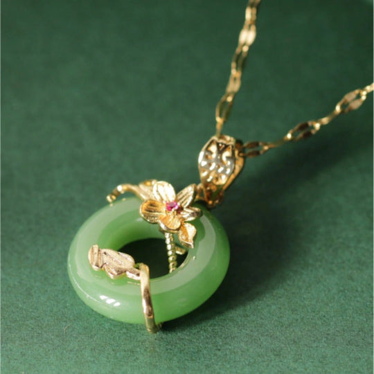 Elegant Minimalist Floral Vine Pendant Necklace